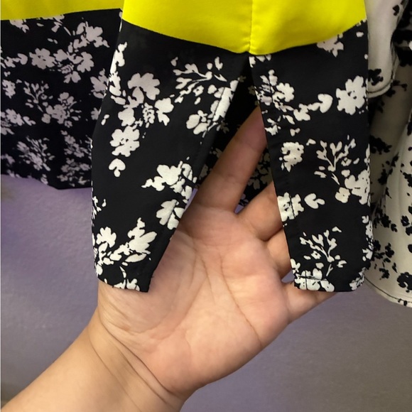 Vince Camuto Women's Printed Tiered-Bell-Sleeve Top White Birch S - Picture 10 of 14